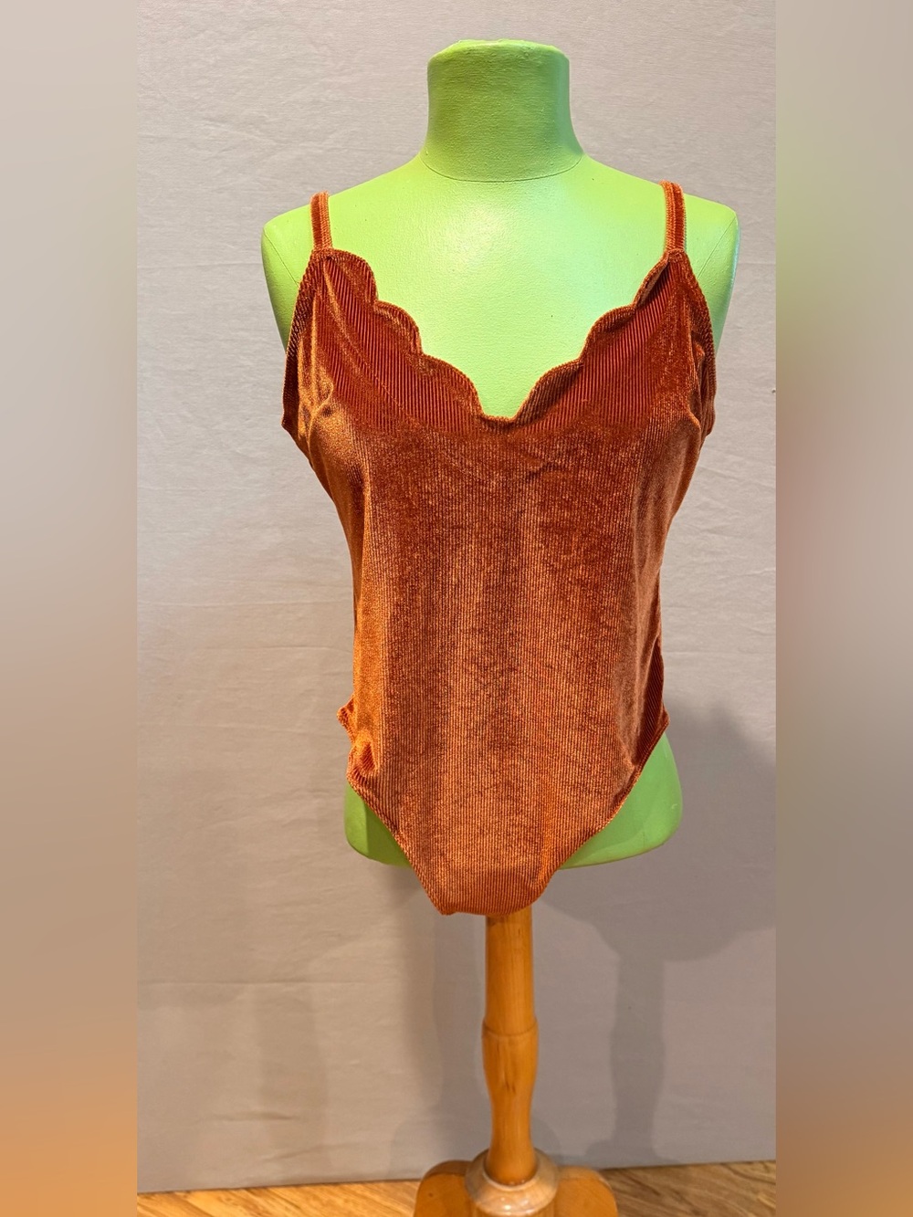 Urban Outfitters Velvet Scallop-Edge Bodysuit in Rust Orange L